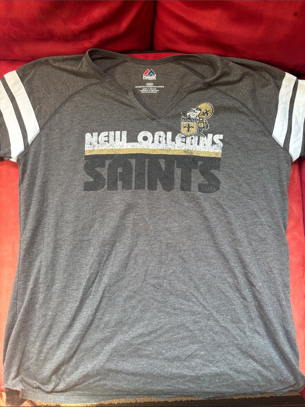 Majestic New Orleans Saints Gray and White Graphic Tee